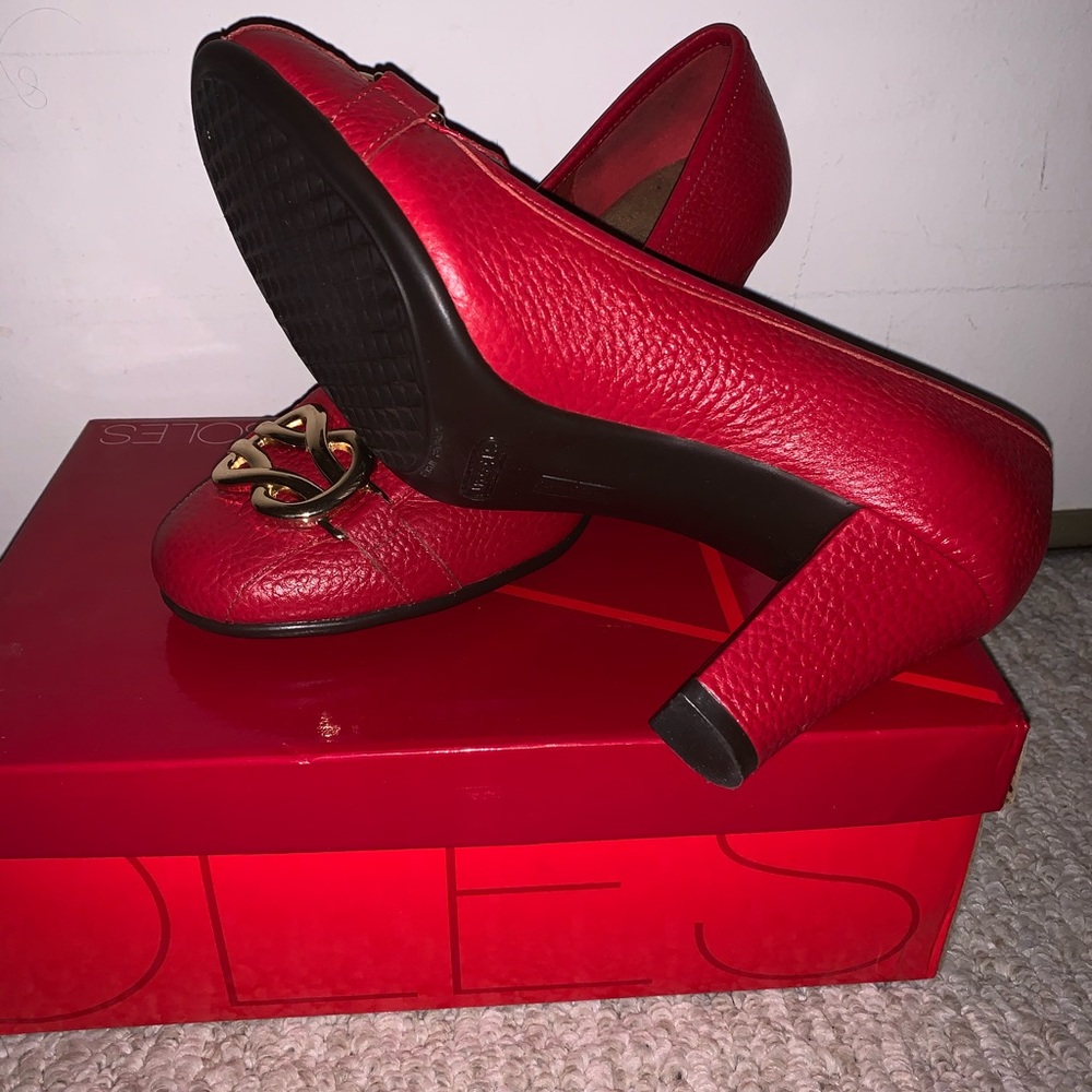 Red Heels - Picture 3 of 3